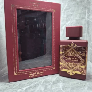 Perfume árabe Lattafa Bade'e Al Oud Sublime en frasco rojo mate con grabados dorados y caja original.
