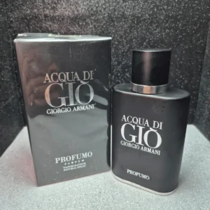 Perfume original Acqua di Giò Profumo de Giorgio Armani para hombre en frasco negro con caja original.