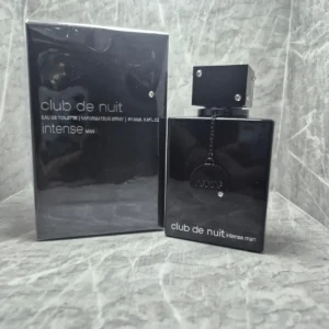 Perfume árabe Armaf Club de Nuit Intense Man para hombre en frasco negro mate con cadena y caja original.