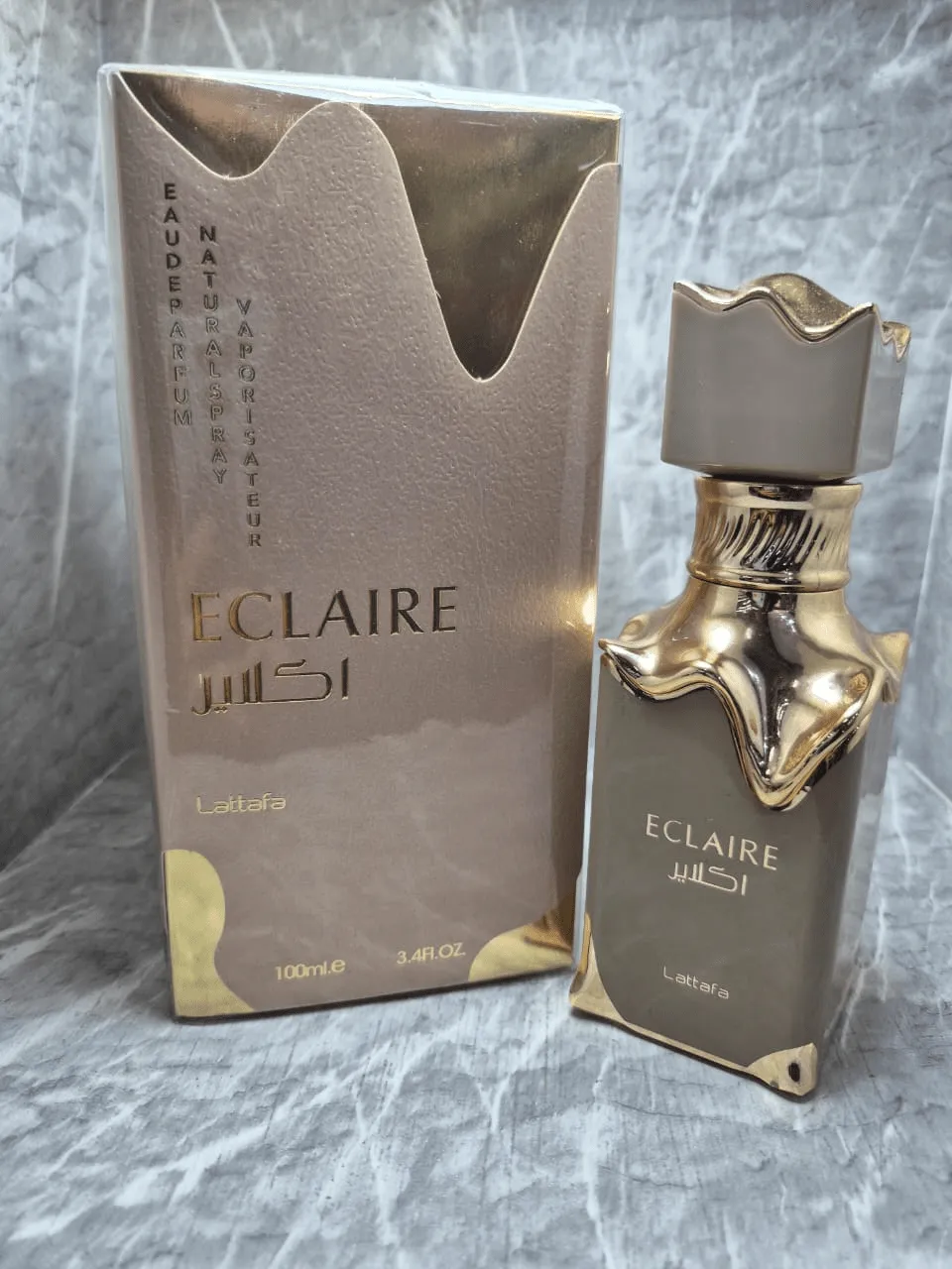Perfume árabe Lattafa Eclaire para mujer en frasco dorado y café con caja original de lujo.