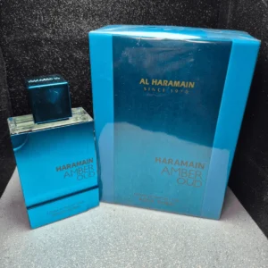 Perfume árabe Al Haramain Amber Oud Dubai en frasco celeste con caja original azul claro.