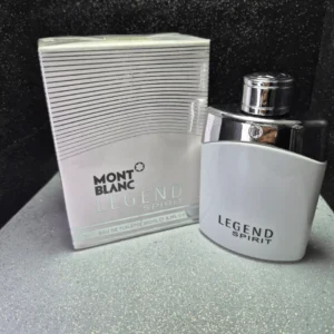 Perfume original Montblanc Legend Spirit para hombre en frasco blanco mate con detalles plateados y caja original.