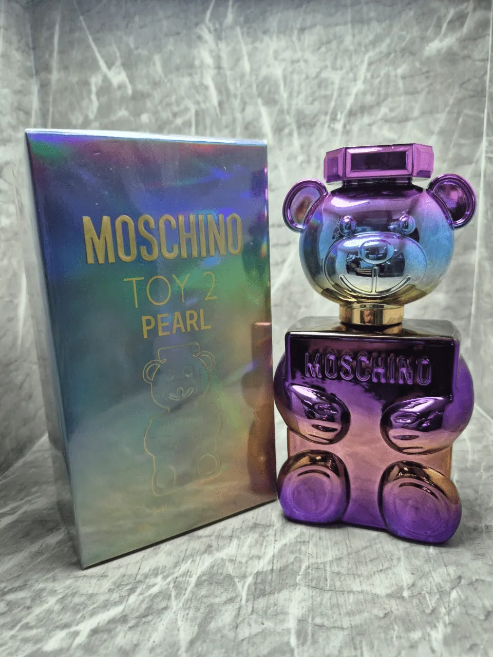 Perfume original Moschino Toy 2 Pearl para mujer en frasco de osito iridiscente tornasol con caja original.