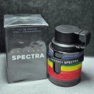 Perfume árabe Armaf Odyssey Spectra para hombre en frasco con degradado de colores y caja original.