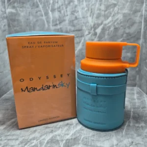 Perfume árabe Armaf Odyssey Mandarin Sky para hombre en frasco azul celeste con tapa naranja y caja original.
