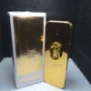 Perfume original Rabanne 1 Million Gold For Him en frasco de lingote de oro con relieve XL y caja blanca original.