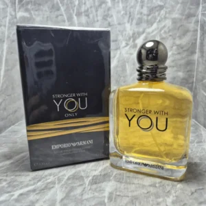 Perfume original Emporio Armani Stronger With You para hombre en frasco de vidrio con caja negra original.
