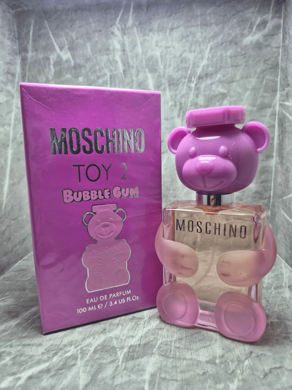 Perfume Moschino Toy 2 Bubble Gum para mujer en frasco de osito rosa con su caja.