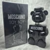 Perfume Moschino Toy Boy para hombre en frasco de osito negro brillante con su caja original.