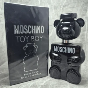 Perfume Moschino Toy Boy para hombre en frasco de osito negro brillante con su caja original.